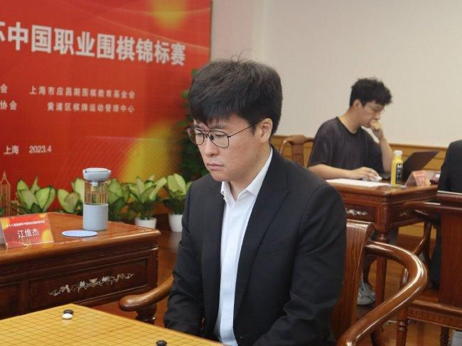 小a学财经早期跳舞视频