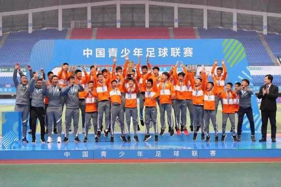 办公室撕开奶罩吮奶动图