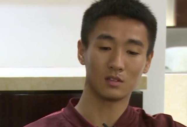 毛利兰被扒开腿做同人