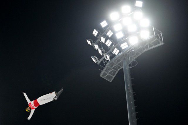 激情五月婷婷基地