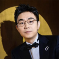开襟旗袍做双人运动
